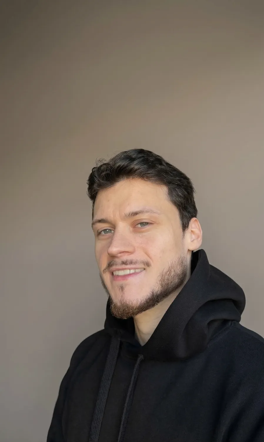 Théo Rué, fondateur d'Insidly, freelance en communication, vidéo et création de sites web